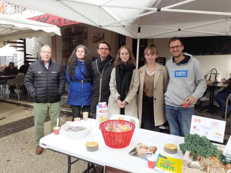 Les participants des équipes C-DIET et LAD au marché